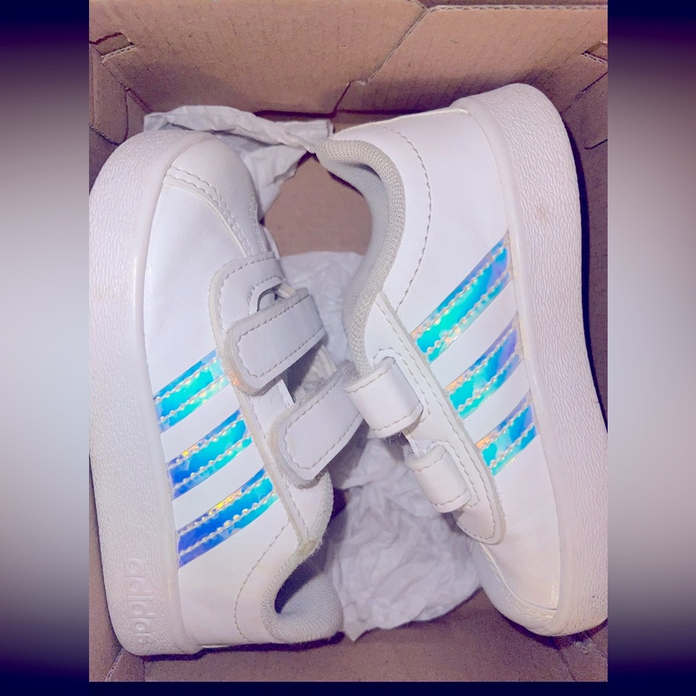 ADIDAS 6c girls iridescent